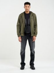 Kurtka męska ze ściągaczami z kapturem khaki Ronabi 303. Zielone kurtki męskie Big Star, na wiosnę, l, z aplikacjami, z poliamidu, eleganckie, z kapturem. W wyprzedaży za 249.99 zł.
