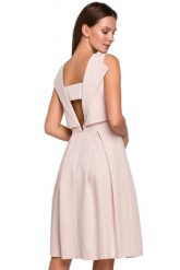 Elegancka rozkloszowana sukienka z dekoltem na plecach beż. Sukienki damskie Sukienki.shop, do pracy, l, bez wzorów, biznesowe, bez kołnierzyka, bez ramiączek, midi, rozkloszowane. Za 339.00 zł.