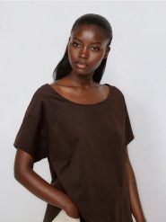 Bawełniany t-shirt - ciemnobrązowy. Brązowe t-shirty damskie Reserved, l, bez wzorów, z bawełny, bez kołnierzyka. Za 35.99 zł.