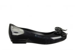 Baleriny Melissa Dora Hot Ad Black 010454, Czarny, Guma - 37. Czarne baleriny damskie Melissa, bez wzorów, z gumy, bez obcasa, na koturnie. W wyprzedaży za 242.10 zł.