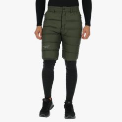 Szorty Mężczyzna Swedemount Östersund Down Shorts 2.0. Czarne szorty męskie SWEDEMOUNT, z materiału, bez kołnierzyka. Za 329.99 zł.