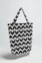Bawełniana torba czarna. Czarne shopper bag damskie MOODO, bez wzorów, z bawełny, bez dodatków. Za 29.99 zł.