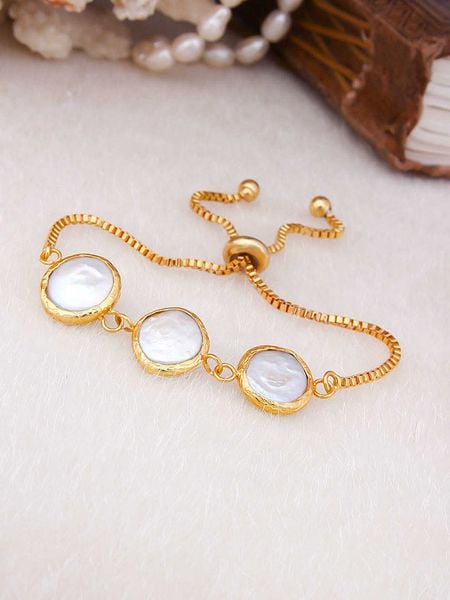 L'Atelier de Gaia Pozłacana bransoletka z elementami ozdobnymi rozmiar: onesize. Białe bransoletki damskie L'Atelier de Gaia, pozłacane. Za 69.99 zł.