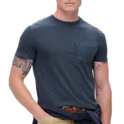 T-shirt z kieszonką w odcieniu wyblakłym Superdry Essential. Szare t-shirty męskie Superdry., m, bez wzorów, bez kołnierzyka. Za 149.65 zł.