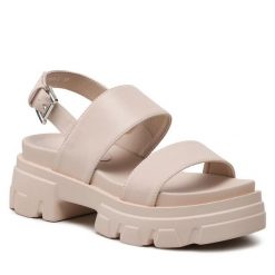 Sandały DeeZee. Brązowe sandały damskie DeeZee, bez wzorów, bez obcasa, na płaskiej podeszwie. Za 149.99 zł.