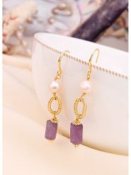 L'Atelier de Gaia Pozłacane kolczyki z perłami i ametystami rozmiar: onesize. Białe kolczyki damskie L'Atelier de Gaia, z ametystem, pozłacane, z zapięciem typu bigiel. Za 43.99 zł.