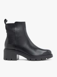 Czarne masywne botki. Czarne botki damskie Ryłko, ze skóry, z okrągłym noskiem, za kostkę, bez obcasa, na obcasie, bez zapięcia. Za 499.99 zł.