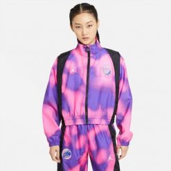 Lekka kurtka damska Air Jordan PSG Warm-up Jacket - CZ7503-510. Czerwone kurtki damskie Jordan, bez wzorów, bez kaptura. Za 449.67 zł.