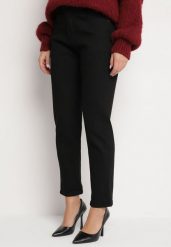 Czarne Jeansy o Kroju Mom Fit z Bawełną i Wysokim Stanem Tasemi. Czarne jeansy damskie Born2be, z podwyższonym stanem. Za 29.99 zł.