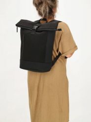 Beagles Plecak "Kobe" w kolorze czarnym - 46 x 38 x 15 cm rozmiar: onesize. Czarne plecaki damskie Beagles, bez wzorów, z materiału. Za 126.45 zł.