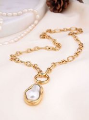 Charlize Pozłacany naszyjnik perłą - dł. 50 cm rozmiar: onesize. Białe naszyjniki damskie Charlize, pozłacane. Za 122.09 zł.