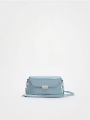 Torebka crossbody - jasnoniebieski. Niebieskie torebki klasyczne damskie Reserved, bez wzorów, ze skóry, bez dodatków. W wyprzedaży za 39.99 zł.