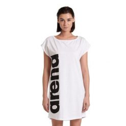 Sukienka damska Arena Logo Dress. Białe sukienki damskie Arena, s, bez wzorów, sportowe, bez kołnierzyka, bez ramiączek, sportowe. Za 149.99 zł.
