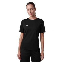 Damska koszulka sportowa Siroko Sports Tee Black/Burgundy W. Czarne bluzki sportowe damskie SIROKO, s, z materiału, bez kołnierzyka, bez ramiączek. Za 150.00 zł.