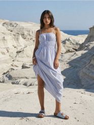 Bawełniana sukienka maxi na ramiączkach, z marszczeniami - wielobarwny. Sukienki damskie Sinsay, l, bez wzorów, z bawełny, bez kołnierzyka, bez ramiączek, maxi. Za 59.99 zł.