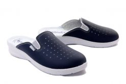 INBLU 50-34 004 granatowy, klapki damskie. Niebieskie klapki damskie Inblu, bez wzorów, bez obcasa, na koturnie. Za 79.99 zł.