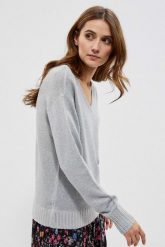 Sweter z dekoltem na plecach srebrny. Szare swetry klasyczne damskie MOODO, l, z poliesteru, bez kołnierzyka. W wyprzedaży za 38.99 zł.