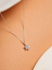 Lodie Silver Srebrny naszyjnik z zawieszką - dł. 40 cm rozmiar: onesize. Szare naszyjniki damskie Lodie Silver, srebrne. Za 52.99 zł.