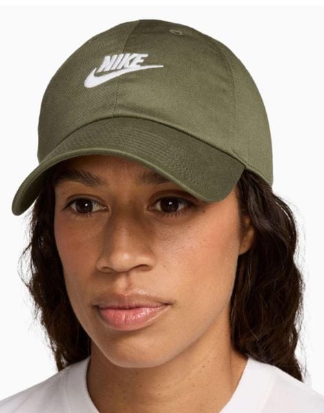 Czapka z daszkiem Nike Club. Zielone czapki męskie Nike, bez wzorów, z bawełny. Za 99.99 zł.