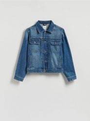Jeansowa kurtka z efektem sprania - granatowy. Niebieskie kurtki męskie Reserved, l, bez wzorów, z denimu, bez kaptura. W wyprzedaży za 99.99 zł.
