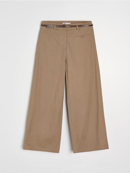 Spodnie wide leg z paskiem - beżowy. Brązowe spodnie materiałowe damskie Sinsay, bez wzorów. Za 59.99 zł.