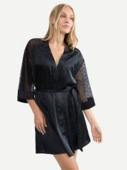 Triumph Szlafrok A Weekend To Remember 10227185 Czarny. Czarne szlafroki damskie Triumph, bez wzorów, z syntetyku. Za 199.99 zł.