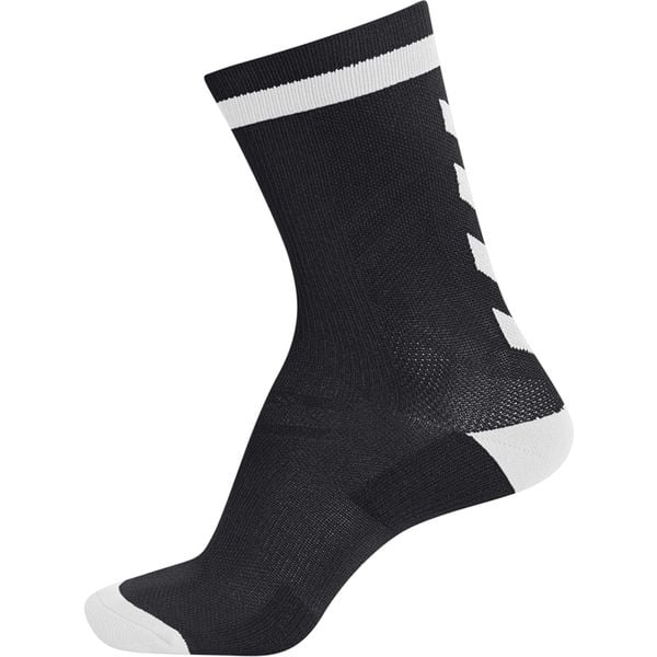 Skarpety sportowe dla dorosłych Hummel Elite Indoor Sock Low. Czarne skarpetki damskie HUMMEL, bez wzorów. Za 19.99 zł.