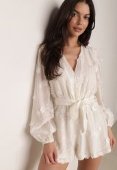 Beżowy Kopertowy Kombinezon z Tencelu Ozdobiony Kwiatkami 3D i Cekinami Adralila. Brązowe kombinezony damskie Born2be, l, z aplikacjami, z materiału, eleganckie, bez kołnierzyka, bez ramiączek. Za 209.99 zł.