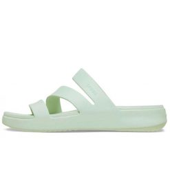 Klapki Crocs Getaway Strappy W Damskie. Zielone klapki damskie Crocs, bez wzorów, z materiału, bez obcasa, na koturnie. Za 170.10 zł.