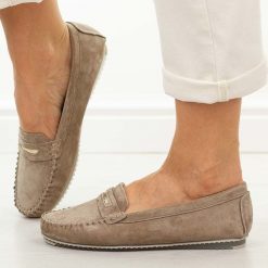 D.Brązowe skórzane mokasyny damskie S.Barski 7029. Brązowe mokasyny damskie S.BARSKI, z jeansu. Za 229.00 zł.