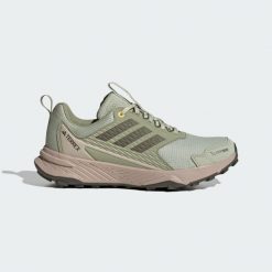 Buty do biegów przełajowych Terrex Tracefinder 2 CLIMAPROOF. Brązowe obuwie do biegania damskie Adidas. Za 349.00 zł.