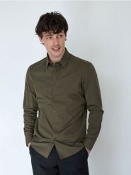 Koszula slim z bawełny egipskiej - ciemnozielony. Zielone koszule męskie Reserved, l, bez wzorów, z bawełny, bez kołnierzyka, bez ramiączek. W wyprzedaży za 59.99 zł.