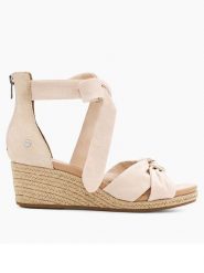 UGG Sandały "Yarrow" w kolorze beżowym na koturnie rozmiar: 38. Brązowe sandały damskie Ugg, bez wzorów, bez obcasa, na koturnie. Za 427.95 zł.
