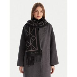 Szalik Calvin Klein. Szare szaliki męskie CALVIN KLEIN, bez wzorów. Za 349.99 zł.
