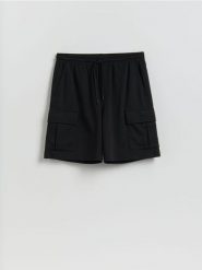 Szorty cargo - czarny. Czarne szorty męskie Reserved, z bawełny, bez kołnierzyka. Za 99.99 zł.