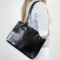 Torebka skórzana damska DAN-A T84A czarna. Czarne torebki klasyczne damskie DAN-A, bez wzorów, ze skóry, bez dodatków. Za 299.99 zł.