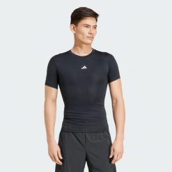 Koszulka TECHFIT Compression Training. Czarne t-shirty sportowe męskie Adidas, s, z materiału, bez ramiączek, na fitness i siłownię, techfit (adidas). Za 149.00 zł.