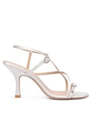 Stuart Weitzman Sandały Kensington Strappy Sandal 85 SN109 Kremowy. Białe sandały damskie Stuart Weitzman, bez wzorów, z materiału, bez obcasa, na szpilce. Za 2,319.00 zł.