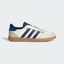 Buty Breaknet Sleek. Białe obuwie treningowe damskie Adidas, na fitness i siłownię. W wyprzedaży za 232.00 zł.