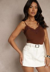 Brązowy Top na Ramiączkach z Bawełny Zdobiony Koronką Saviune. Brązowe topy damskie Renee, xl, z aplikacjami, z bawełny, bez kołnierzyka. Za 24.99 zł.