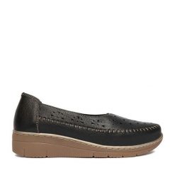 Półbuty Go Soft. Czarne półbuty damskie GO SOFT, bez wzorów, bez obcasa, na płaskiej podeszwie. Za 199.99 zł.