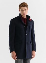PAKO LORENTE – Granatowy płaszcz męski z podwójnym kołnierzem. Niebieskie płaszcze męskie Pako Lorente, m, bez wzorów, z wełny, eleganckie. Za 399.99 zł.