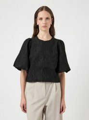 YAS Bluzka w kolorze czarnym rozmiar: 42. Czarne bluzki damskie YAS, bez wzorów, bez kołnierzyka, bez ramiączek. Za 144.92 zł.