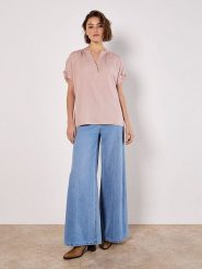 Apricot Bluzka w kolorze jasnoróżowym rozmiar: XL. Różowe bluzki damskie Apricot, xl, bez wzorów, z lyocellu, bez kołnierzyka, bez ramiączek. Za 69.99 zł.