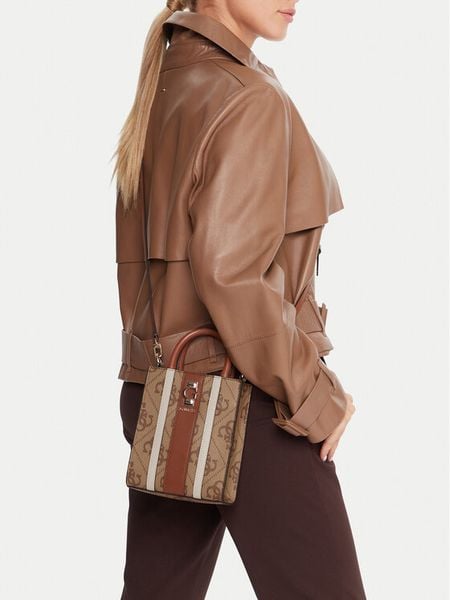 Guess Torebka Erenia Mini HWSO78 38750 Beżowy. Brązowe torebki klasyczne damskie Guess, z aplikacjami, ze skóry, bez dodatków. Za 339.99 zł.