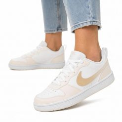 Buty damskie sneakersy sportowe Nike COURT BOROUGH LOW BBALL (GS). Białe buty sportowe na co dzień damskie Nike, bez wzorów, z jeansu, do koszykówki, nike court. Za 229.00 zł.