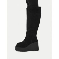 Kozaki Badura. Czarne kozaki damskie Badura, bez obcasa, na koturnie. Za 349.99 zł.