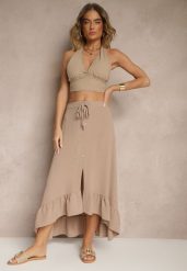 Ciemnobeżowa Spódnica z Przedłużonym Tyłem Zdobiona Falbanami i Guzikami Maleira. Brązowe spódniczki damskie Renee, l, z aplikacjami, boho, midi, asymetryczne. Za 49.99 zł.