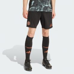 Szorty FC Bayern 24/25 Away. Czarne szorty męskie Adidas, bez wzorów, z materiału, sportowe. Za 199.00 zł.