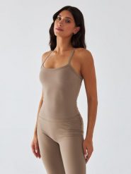 Top Sportowy BeShaped Morning Dew. Brązowe topy sportowe damskie BESHAPED, xl, bez wzorów, z dzianiny, bez ramiączek. Za 179.00 zł.